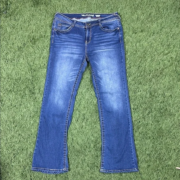 Wallflower Women's The Fiesty Curvy Low Rise Fit Jeans Size 13 - Picture 1 of 10